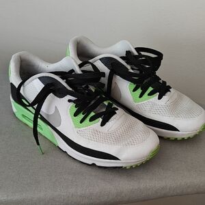 Nike White and Green Sneakers Sporty Design